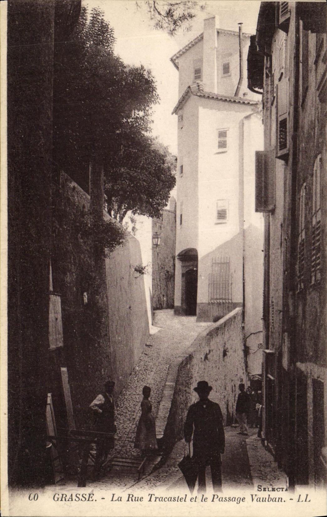 CPA Grasse La Rue Tracastel et le Passage Vauban