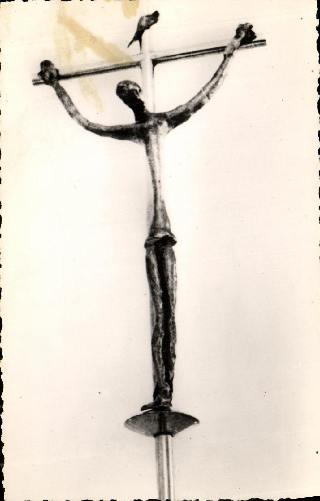 Christ de l'Autel en bronze doré — Chapelle du Rosaire réalisée par Matisse — Photo P. Eggermont - Vence