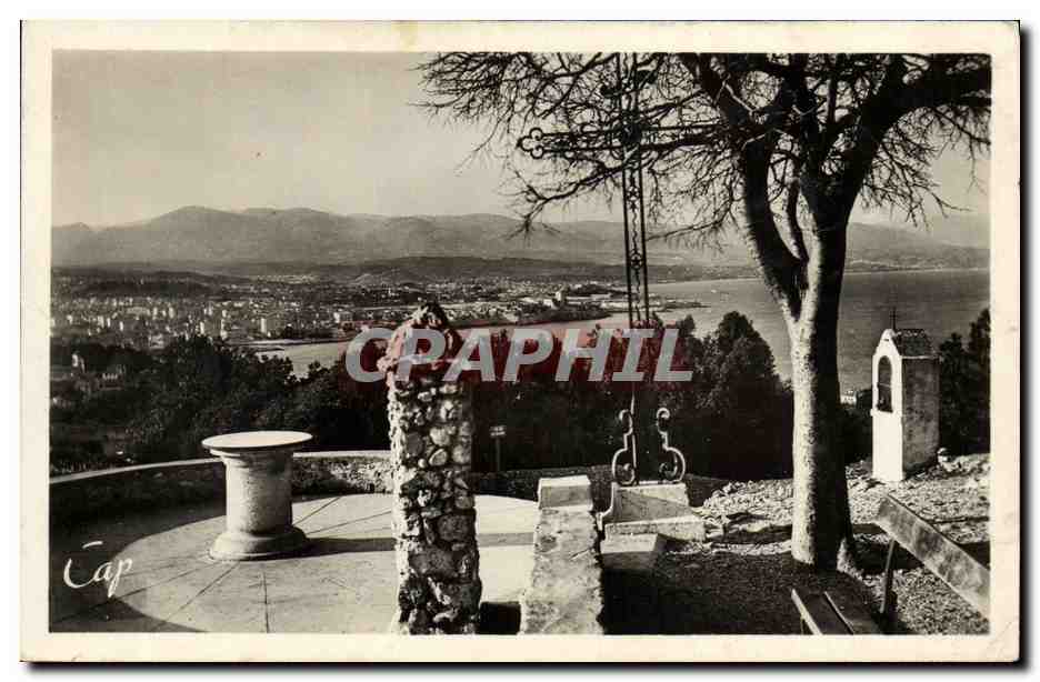 Vue sur la ville d'Antibes et la baie de Garoupe — Villa Marcelle — Route de Biot — Antibes