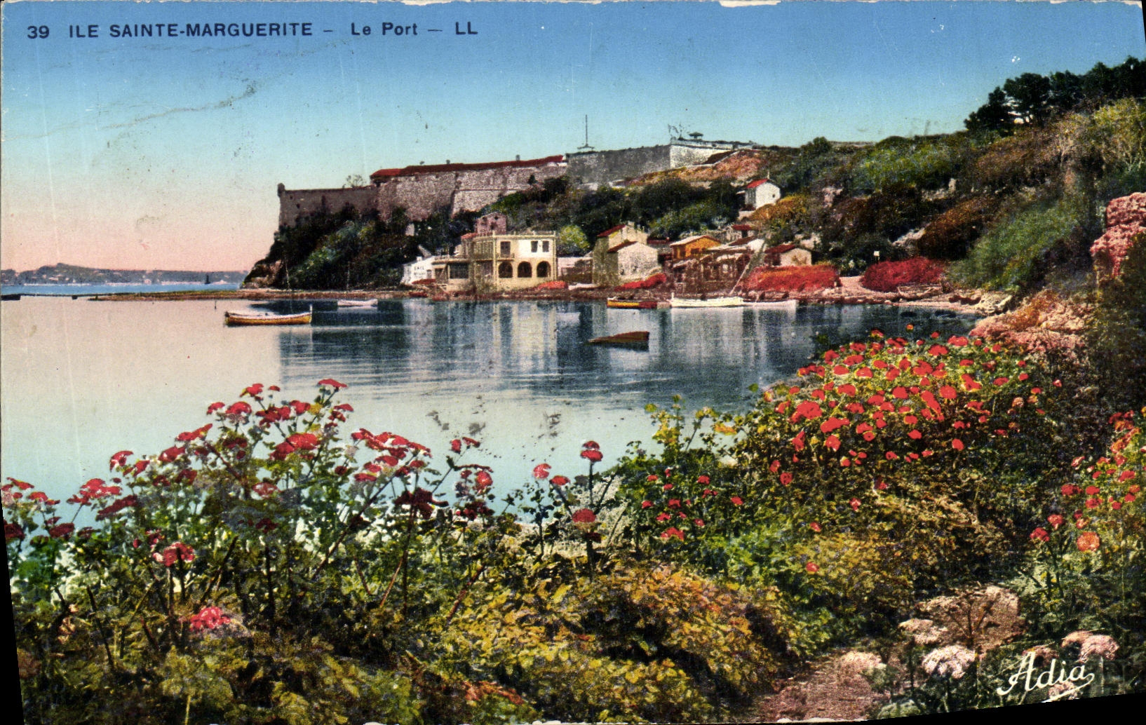 CPA Ile Sainte Marguerite Le Port Bateaux