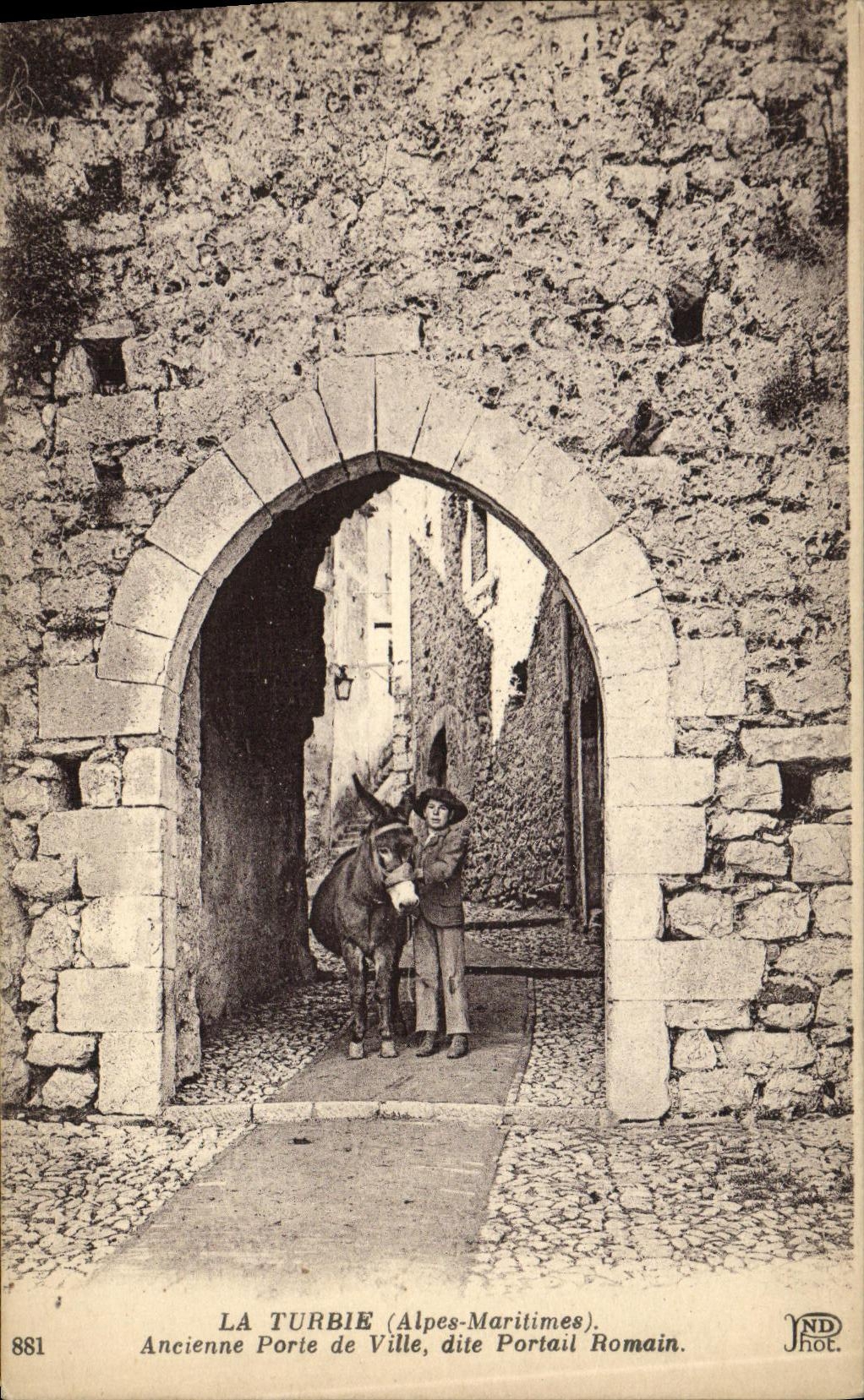 CPA La Turbie Ancienne Porte de Ville dite Portail Romain Jeune homme et ane