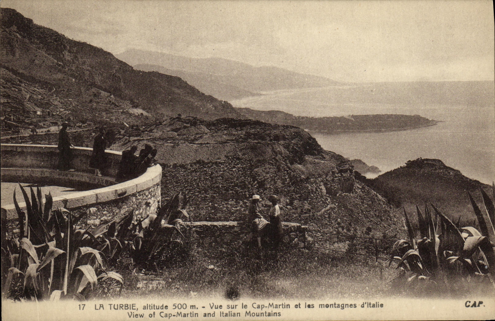 La Turbie — Vue sur le Cap-Martin et les montagnes d'Italie — CAP. n°17