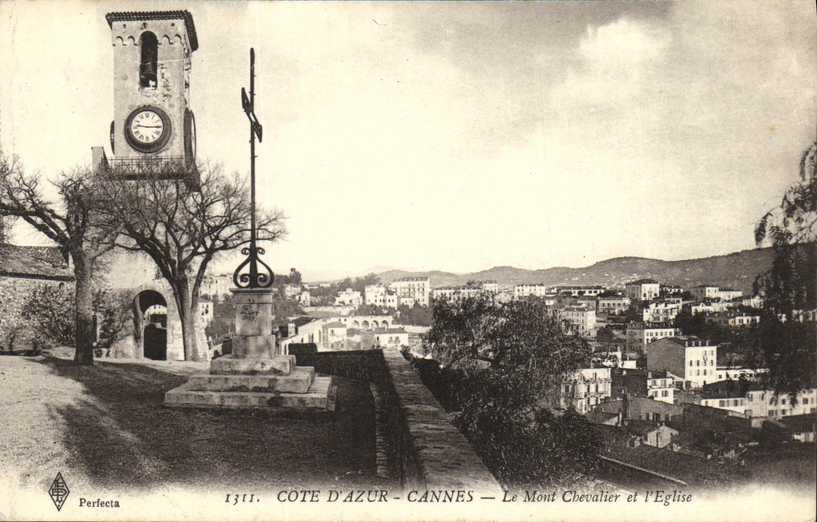 CPA Cote D Azur Cannes Le Mont Chevalier et l Eglise