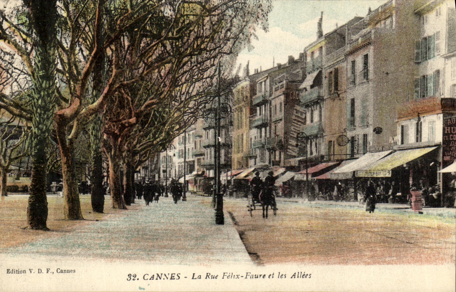 CPA Cannes La Rue Felix Faure et les Allees