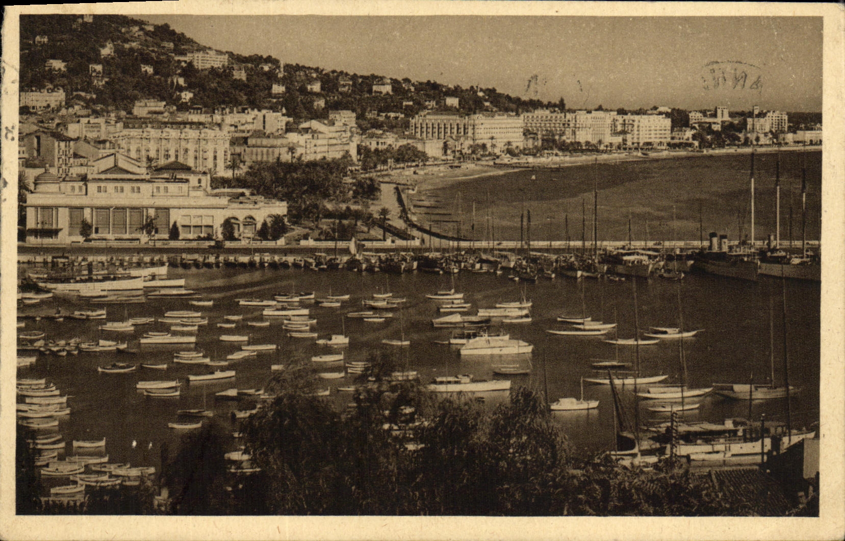 CPA Cannes Le Port de Plaisance Le Casino Bateaux