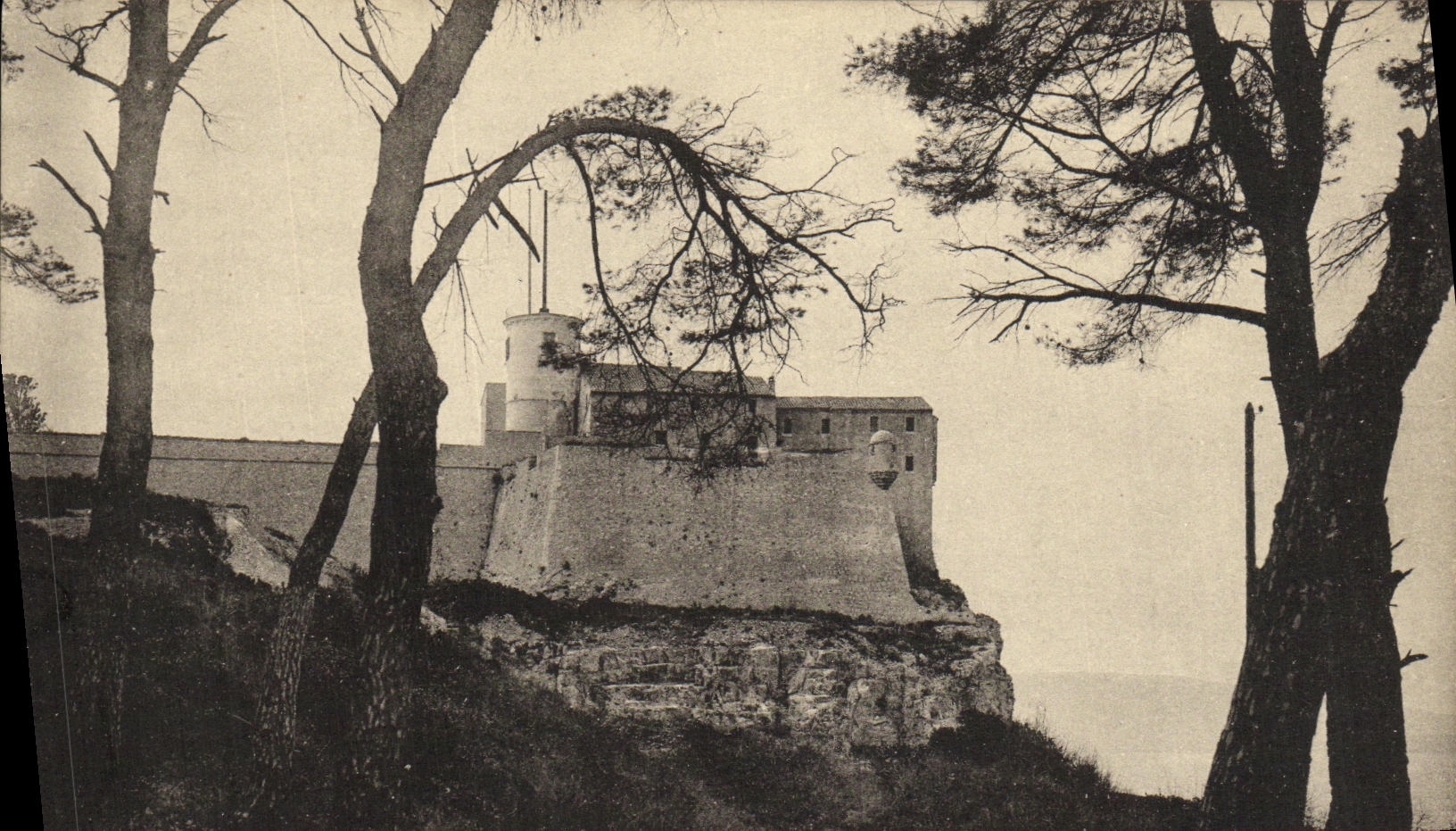 CPA Cannes L lle Sainte Marguerite