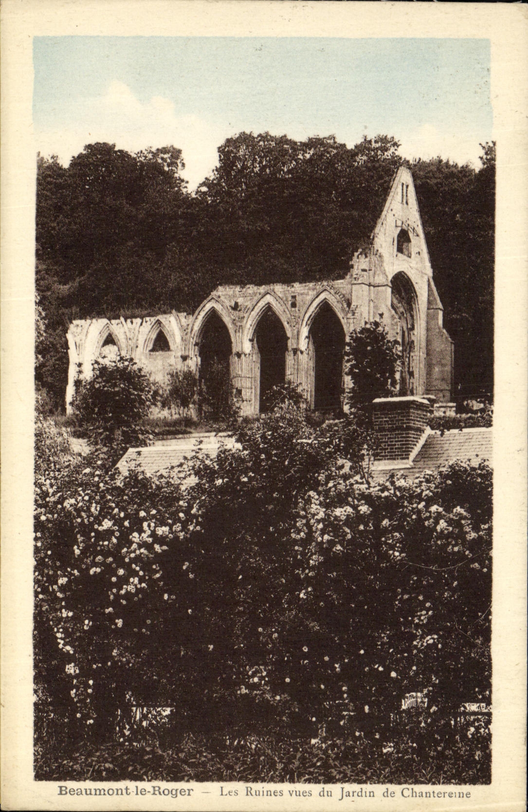 Beaumont-le-Roger — Les Ruines vues du Jardin de Chanteraine — Léon