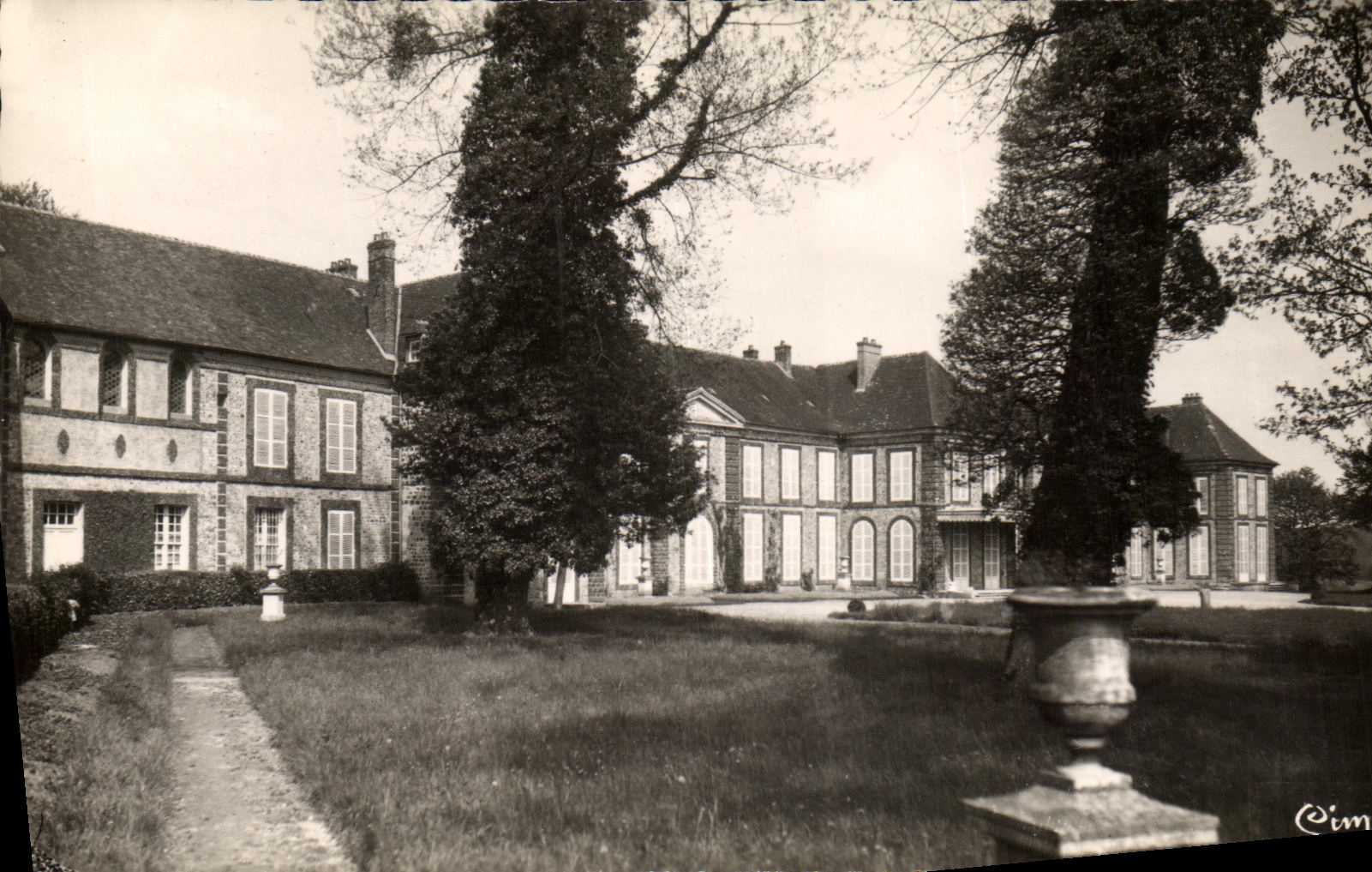 Broglie (Eure) — Le Château - Façade principale — Photographe Nacon