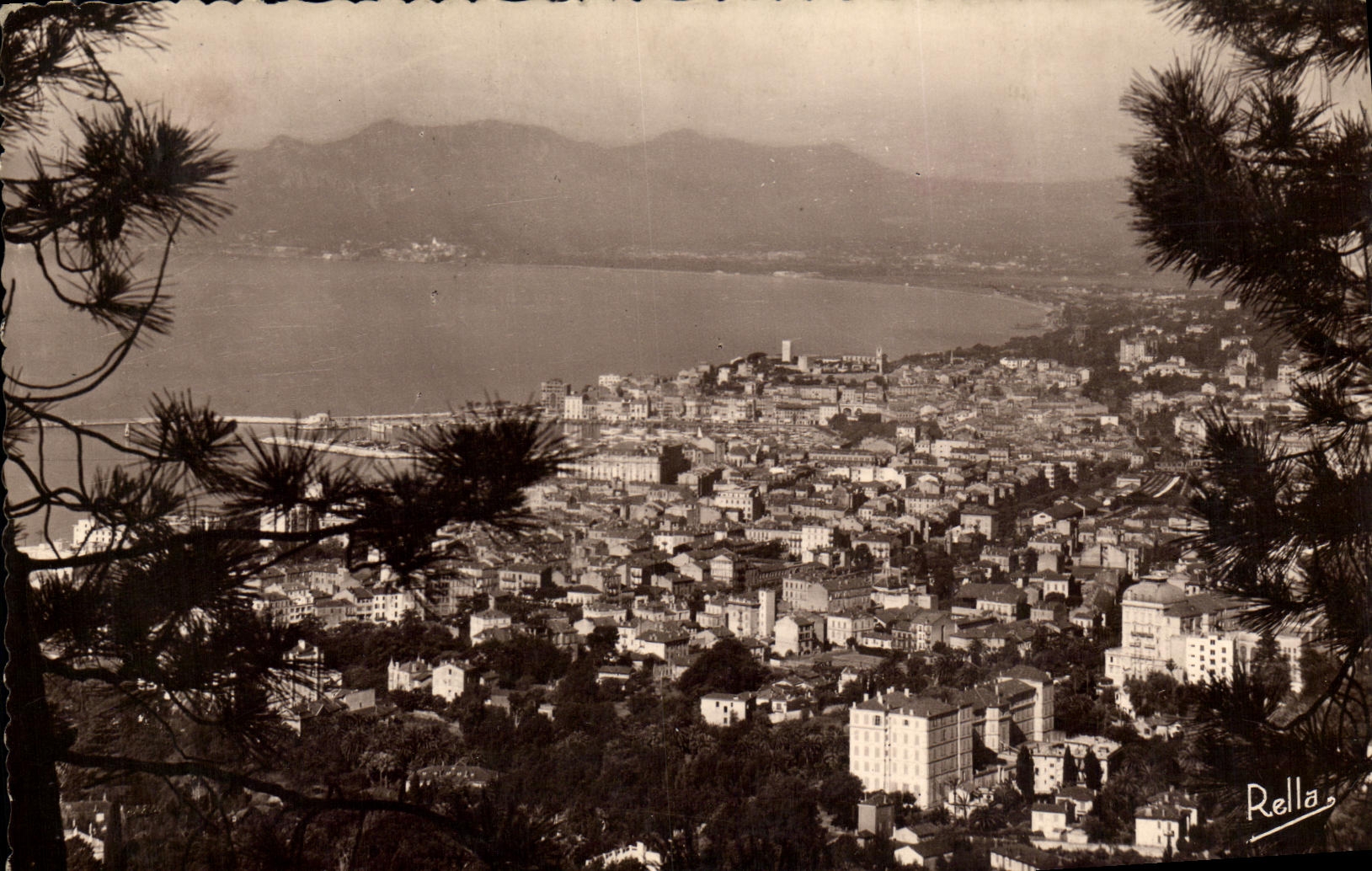 CPA La Cote D Azur Cannes Vue generale prise de Super Cannes