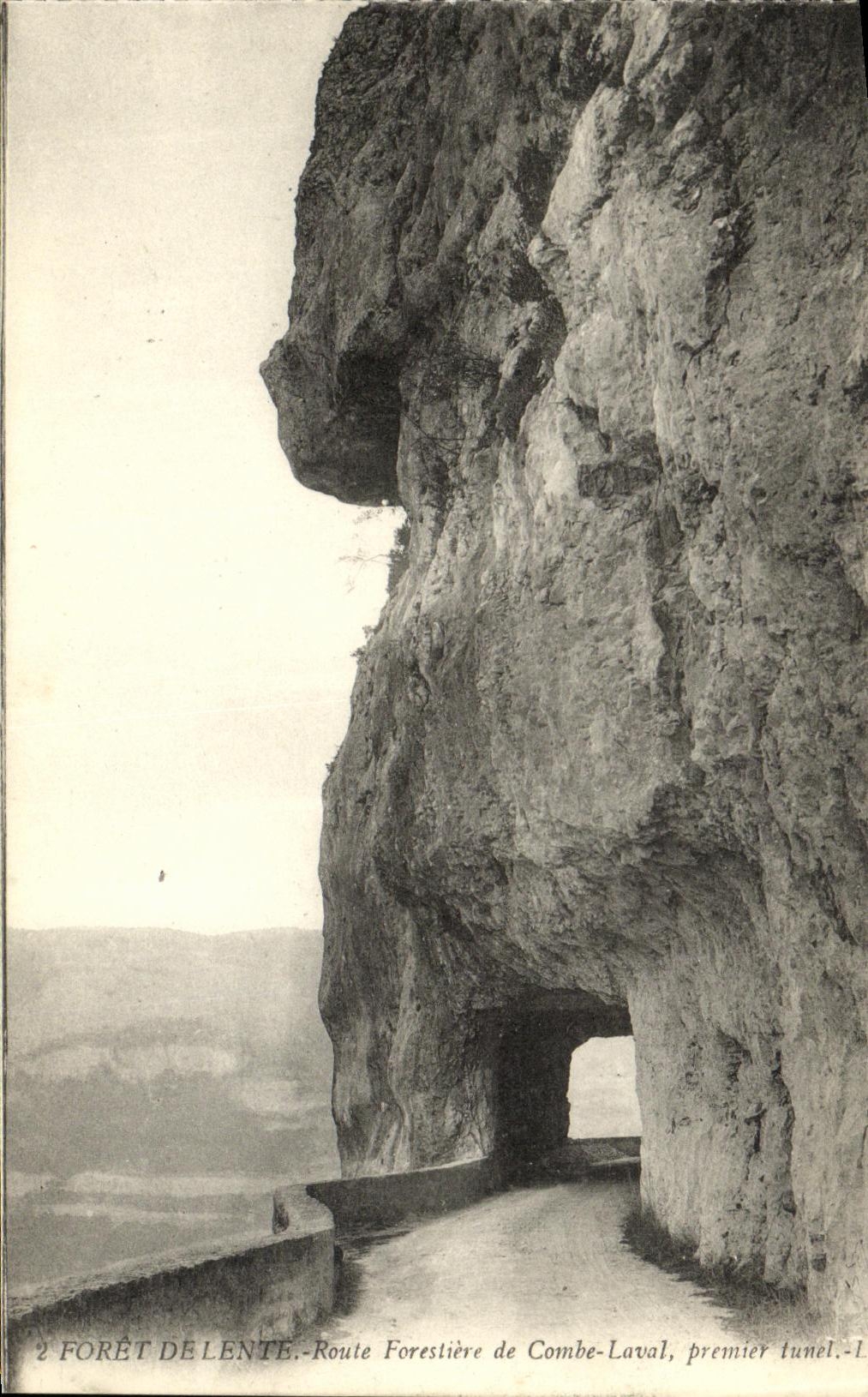 Forêt de Lente — Route Forestière de Combe-Laval, premier tunnel — éditeur non identifié, n° de série 2