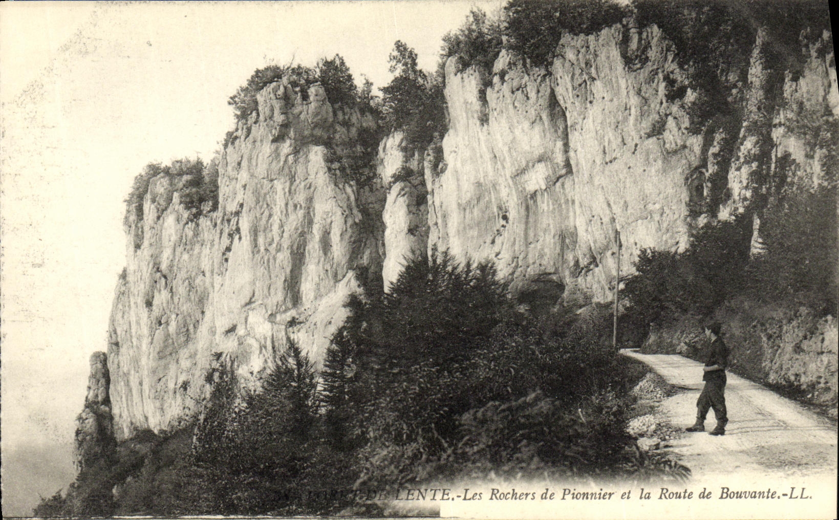 Mont de Lente - Les Rochers de Pionnier et la Route de Bouvante - LL