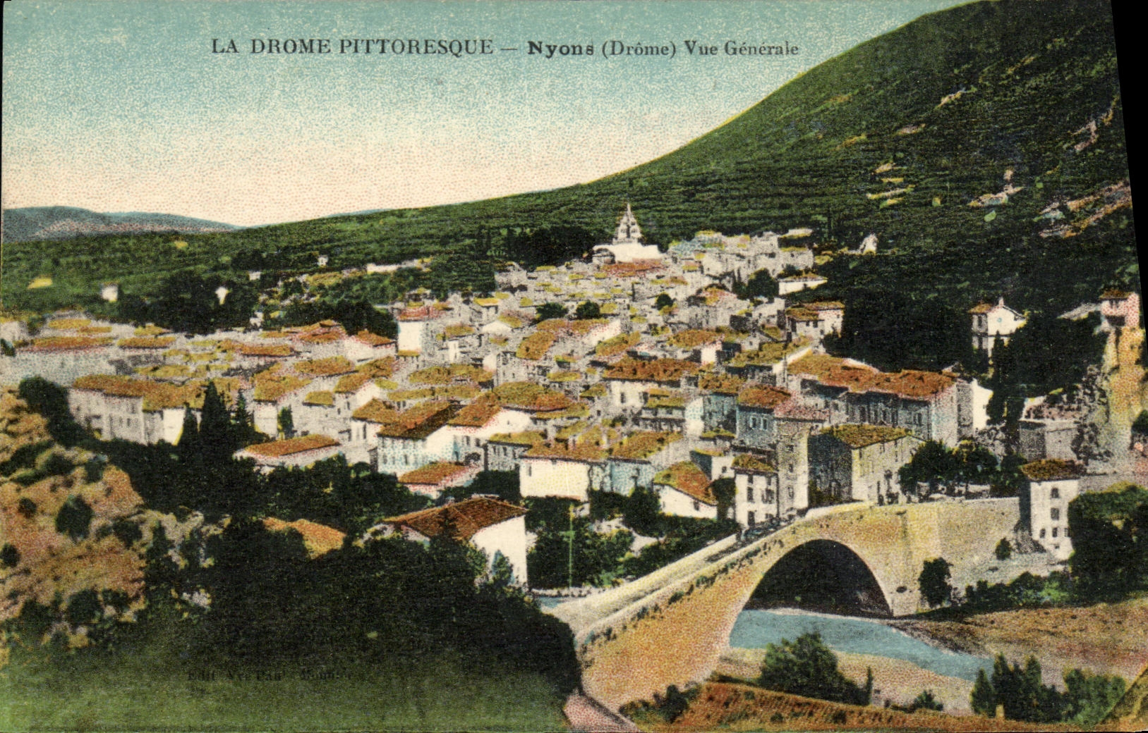 CPA La Drome Pittoresque Nyons Vue Generale