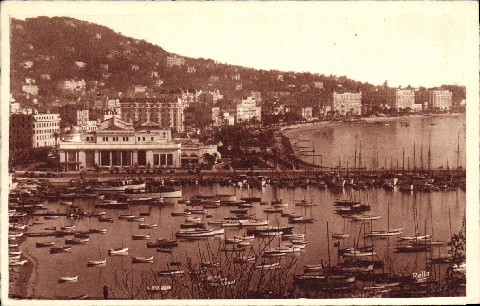 CPA Cannes Vue generale prise du Mont Chevalier Bateaux