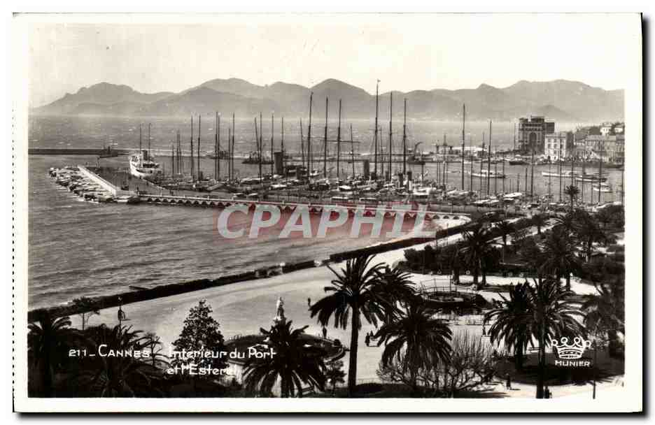 CPA Cannes Interieur du Port Et L Esterel Bateaux