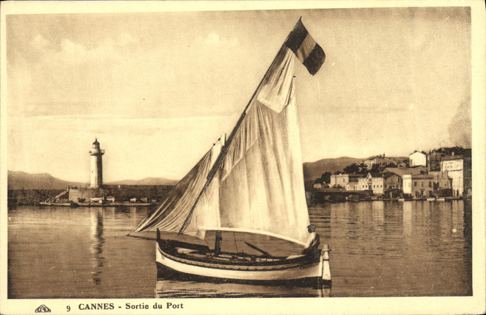 CPA Cannes Sortie du Port Bateau