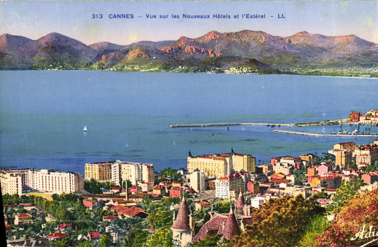 CPA Cannes Vue sur les Nouveaux Hotels et l Esterel