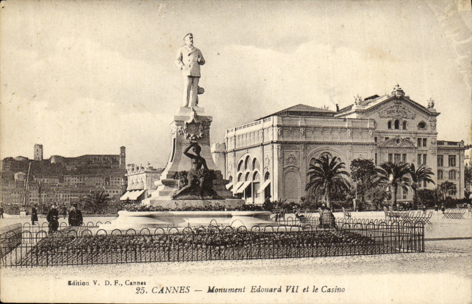 CPA Cannes Monument Edouard VII et le Casino