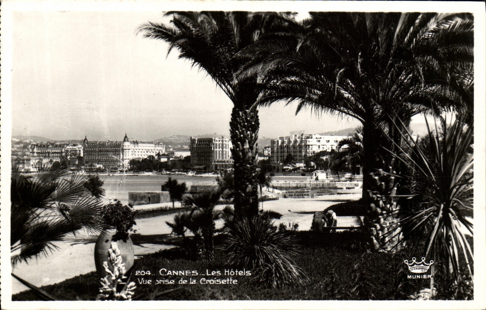 CPA Cannes Les Hotels Vue Prise de la Croisette