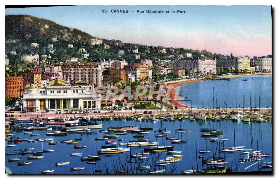 CPA Cannes Vue Generale et le Port Bateaux