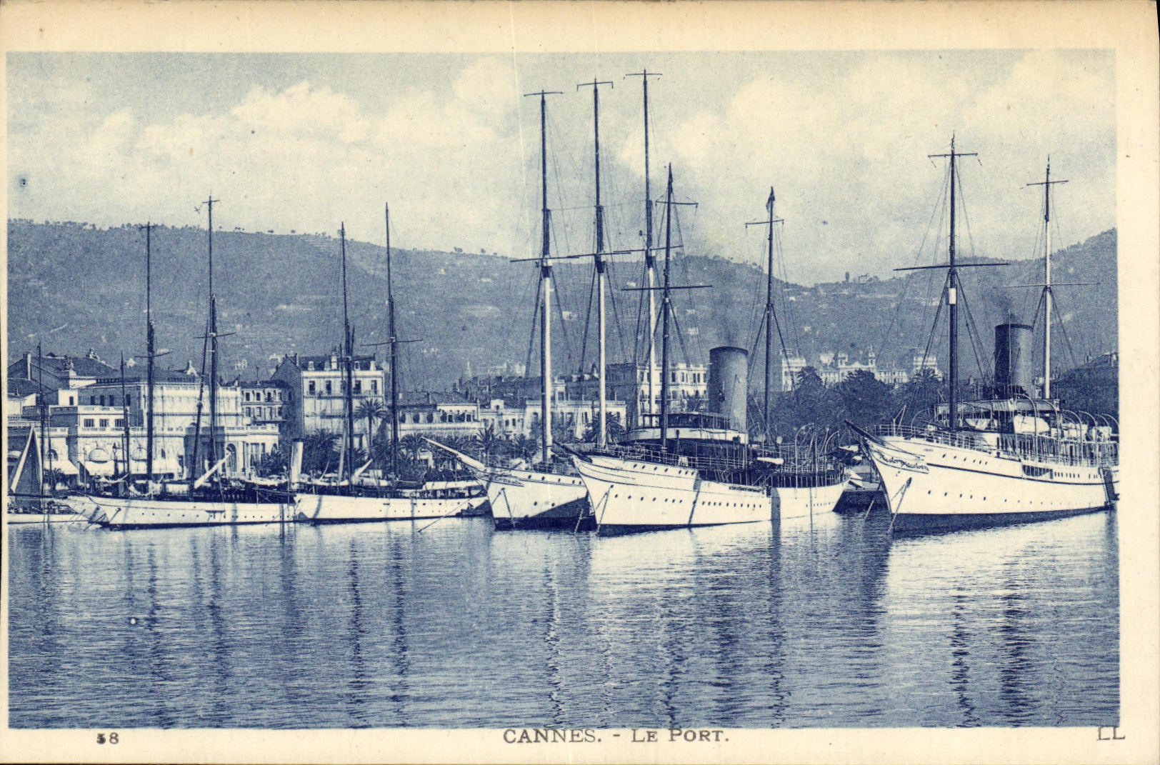 CPA Cannes Le Port Bateaux