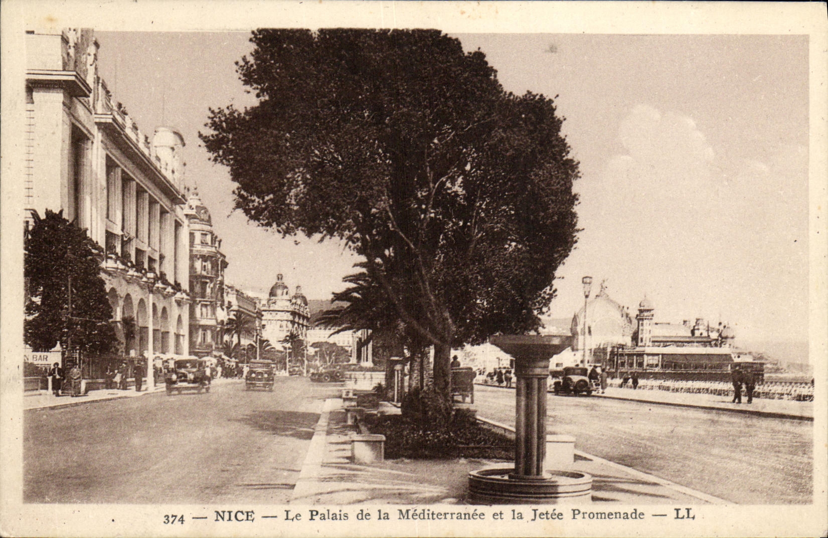 CPA Nice Le Palais de la Mediterranee et la Jetee Promenade