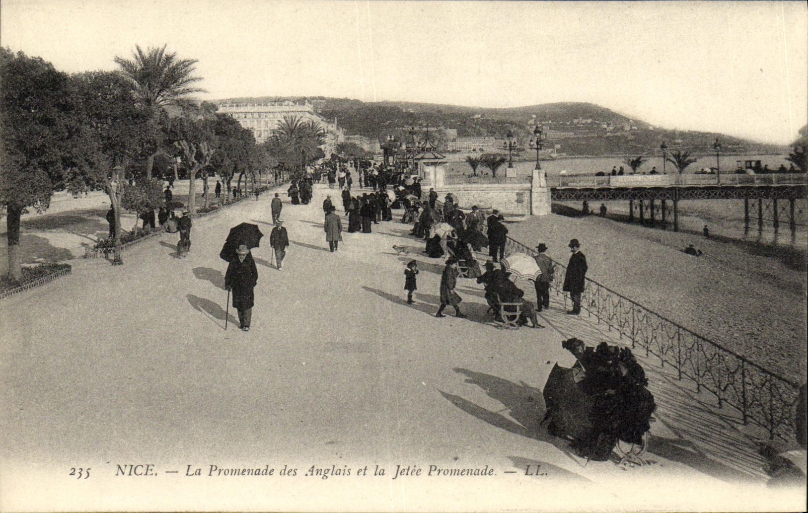 CPA Nice La Promenade des Anglais et la Jetee Promenade