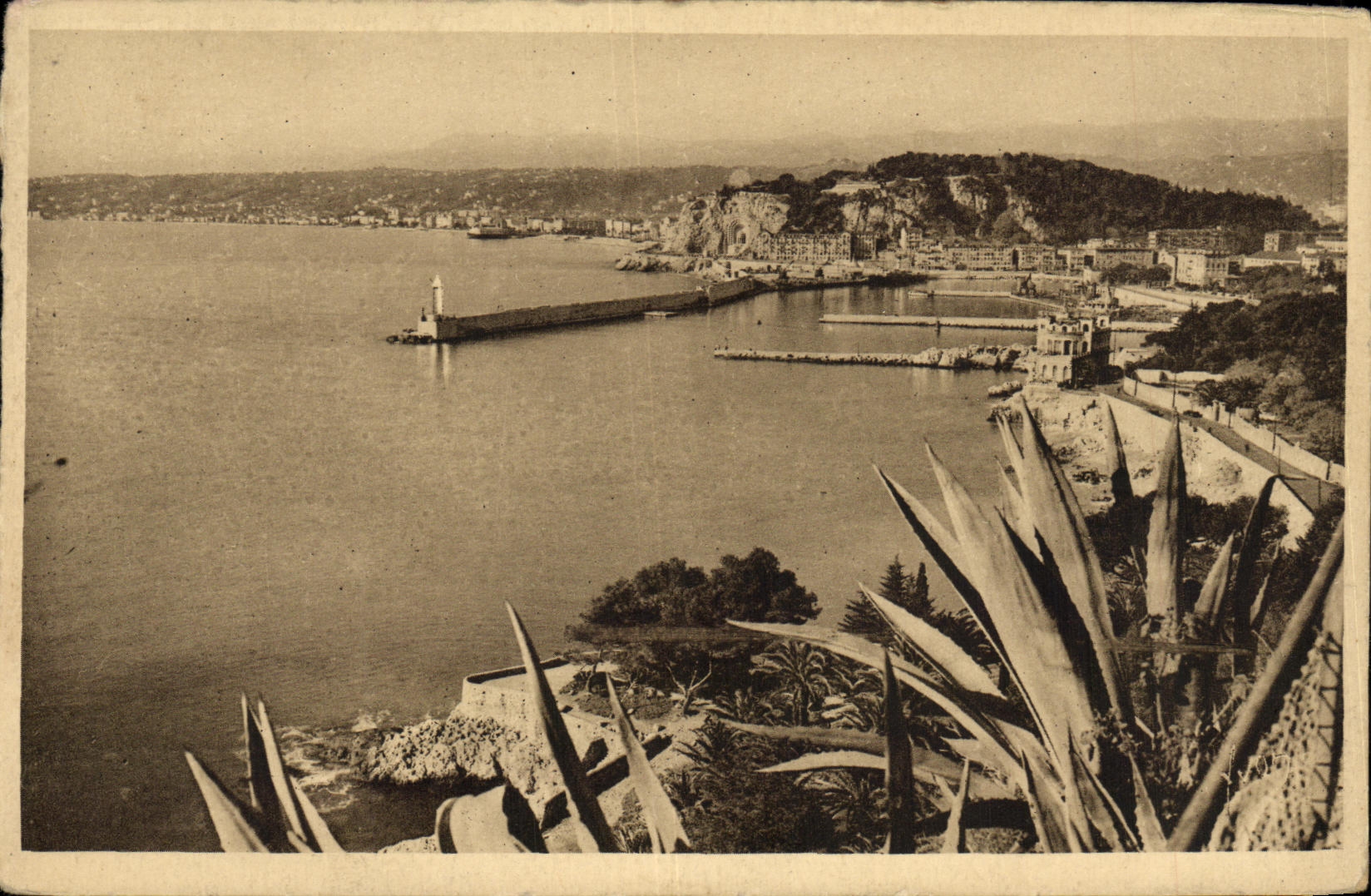 CPA Nice Vue Generale Prise de La Moyenne Corniche