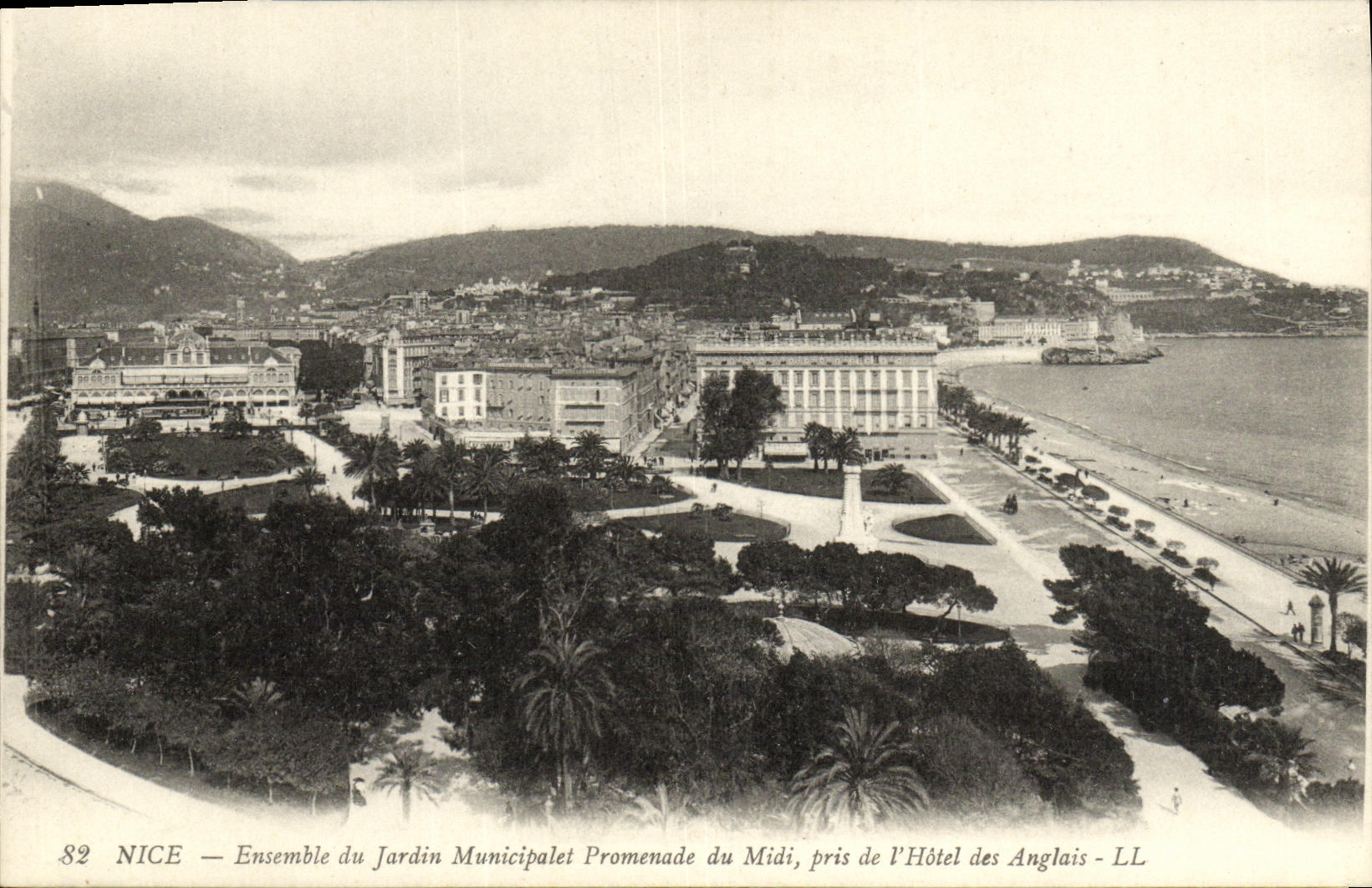 CPA Nice Ensemble de Jardin Municipalet Promenade du Midi L Hotel des Anglais