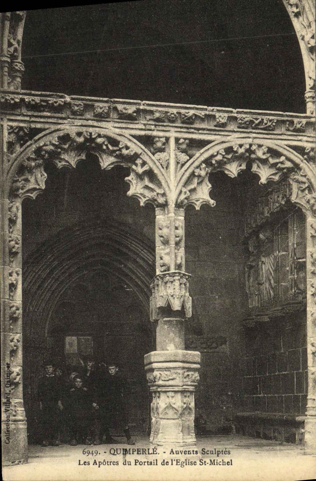 CPA Quimperle Auvents Sculptes Les Apotres Du Portail de l eglise St Michel Enfants