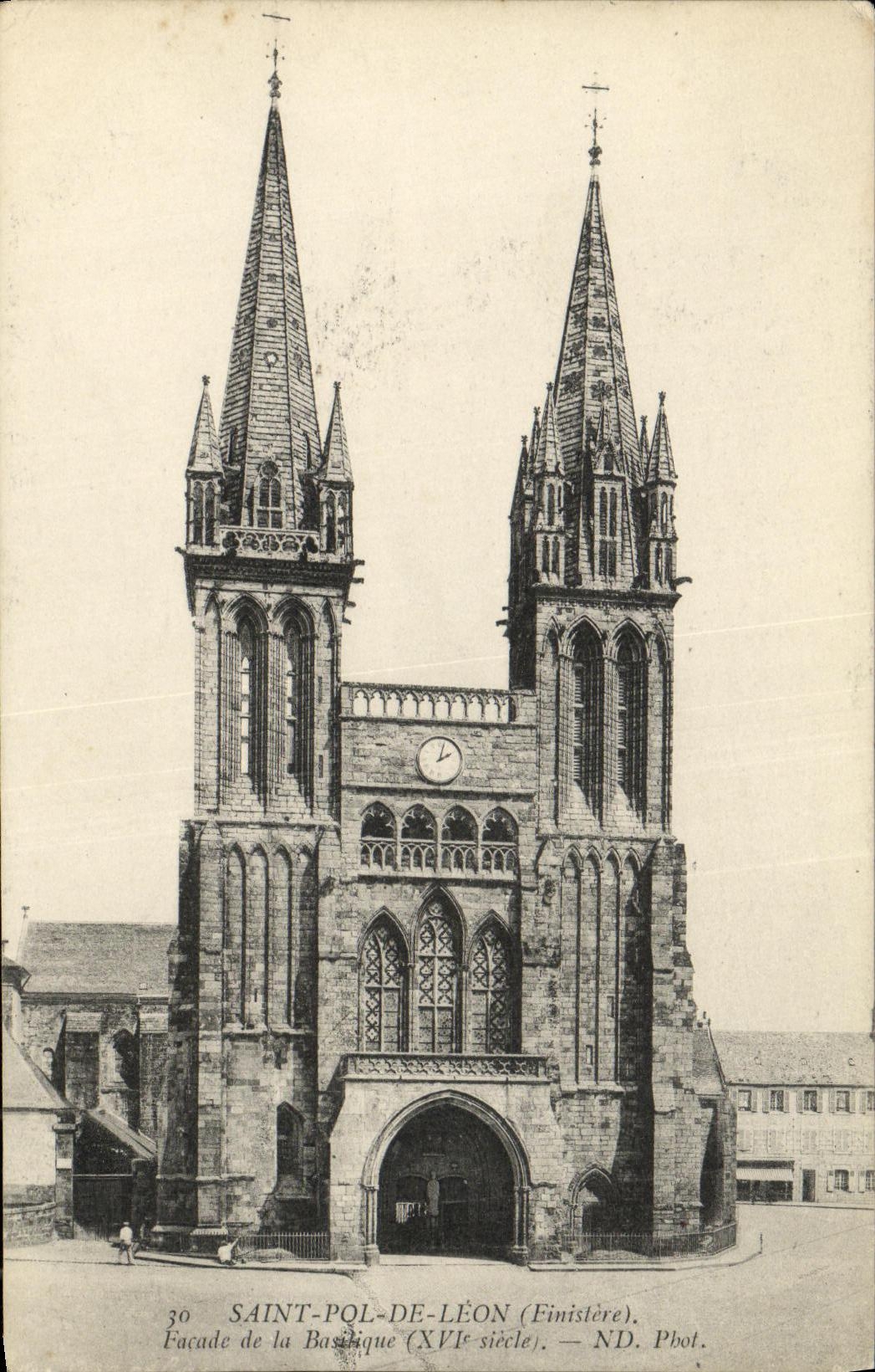 CPA Saint Pol Leon Facade de la Basilique 