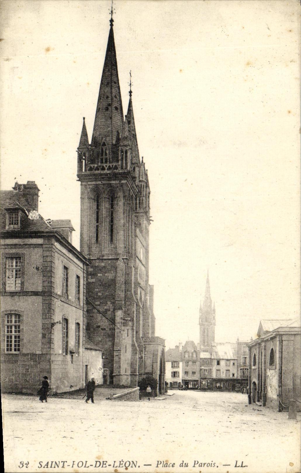 CPA Saint Pol de Leon Place du Parois