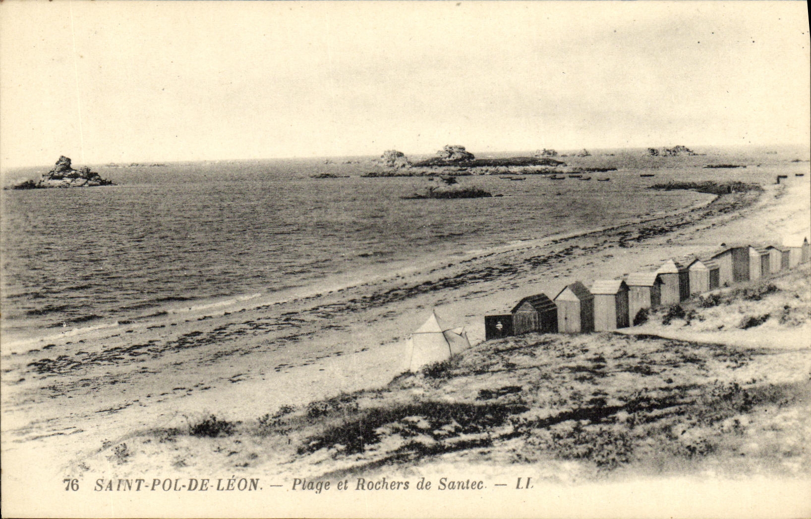 CPA Saint Pol de Leon Plage et Rochers de Santec