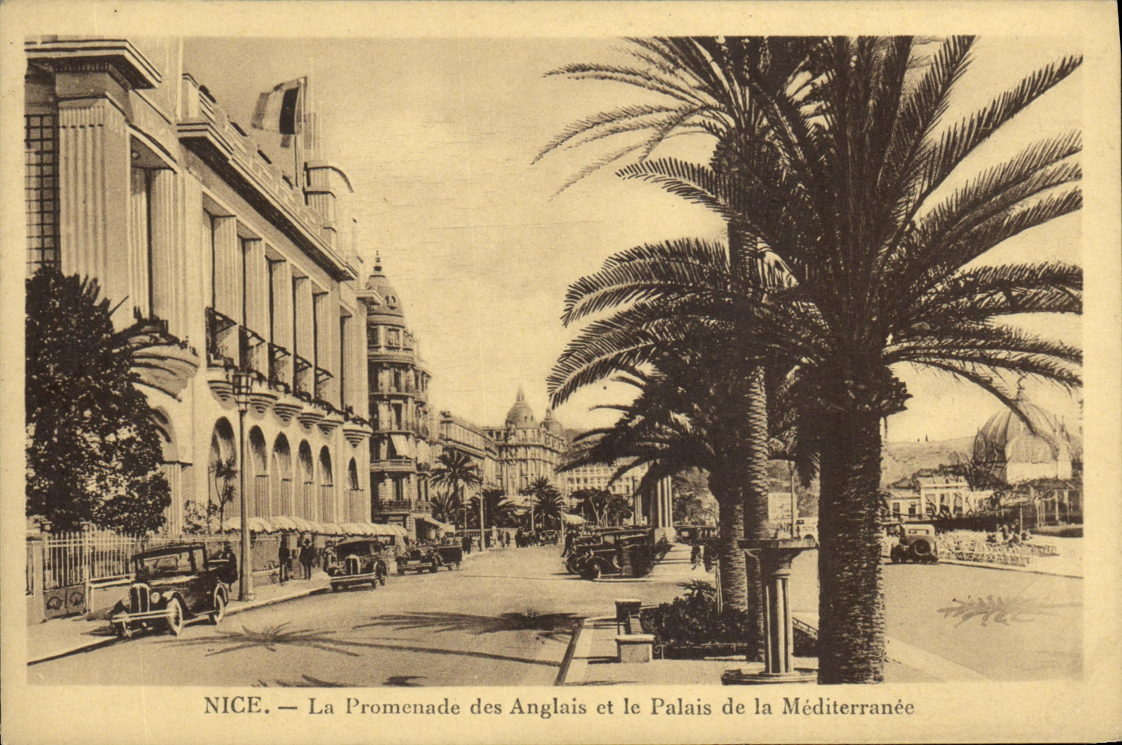 CPA Nice Vue Panoramique des Anglais et le Palais de la Mediterrane