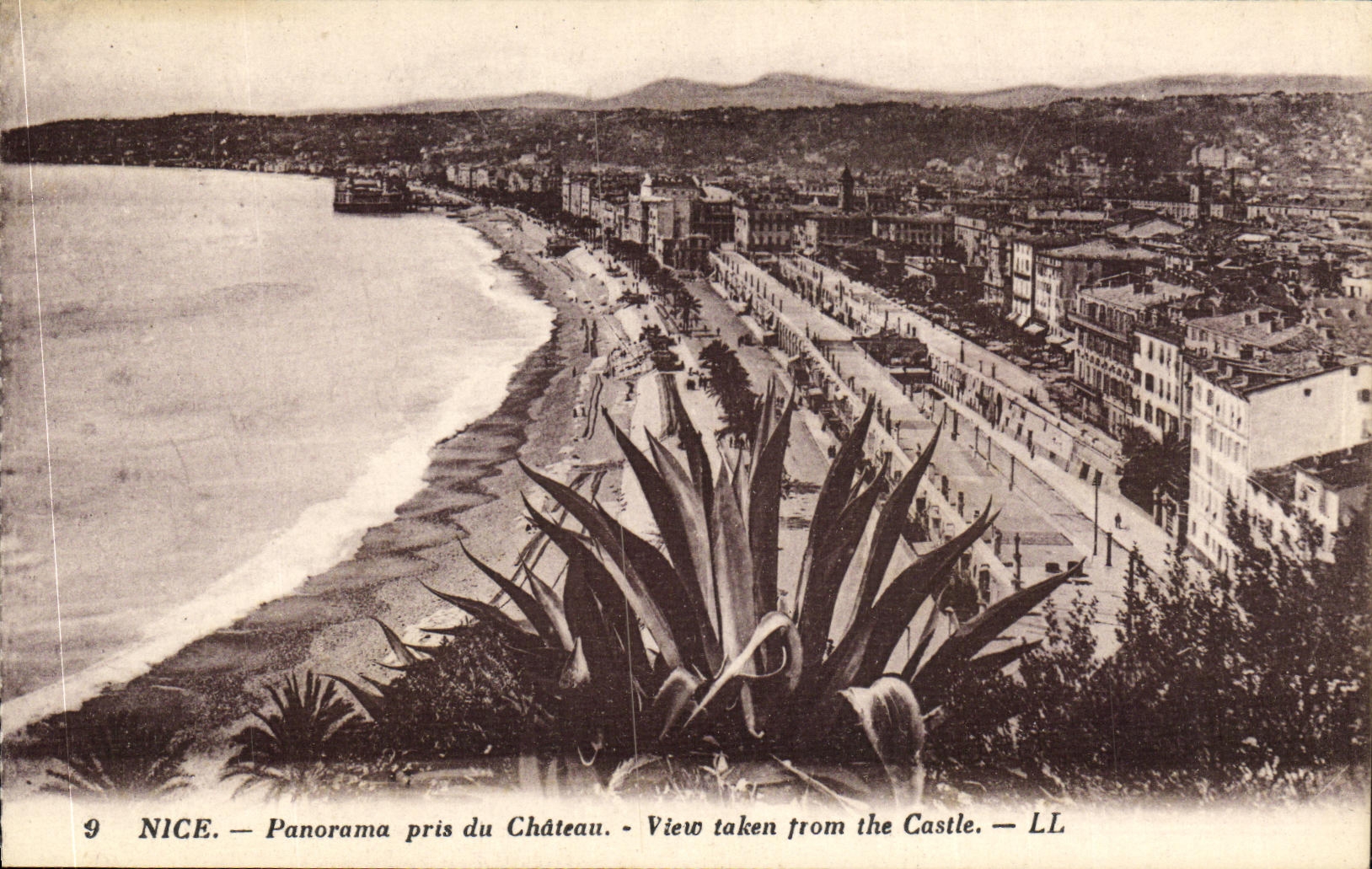 CPA Nice Panorma pris du Chateau