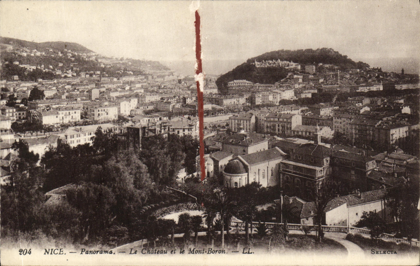 CPA Nice Panorama Le Chateau et le Mont Boron