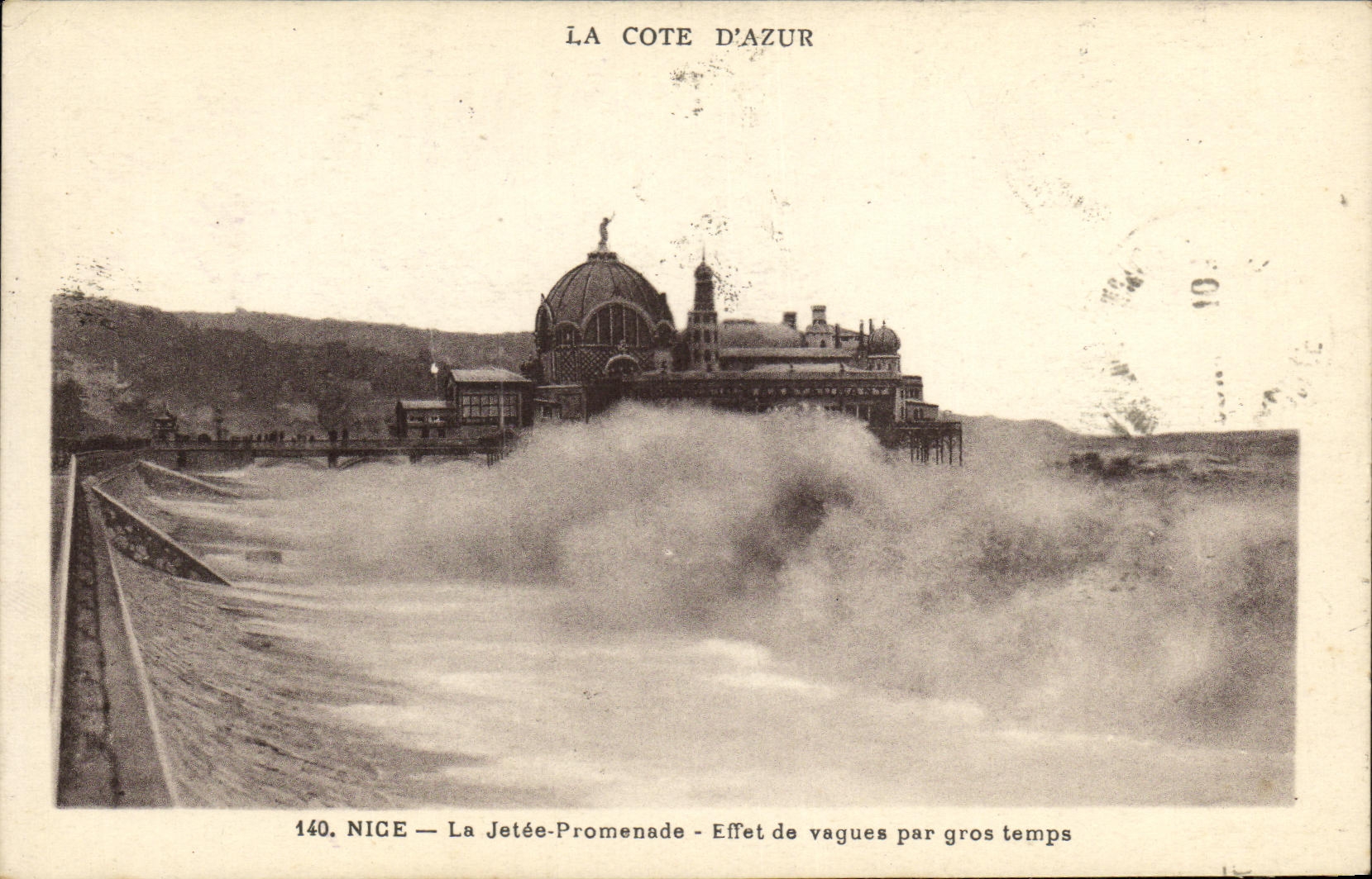 CPA Nice La Jetee Promenade Effet de vagues par gros temps