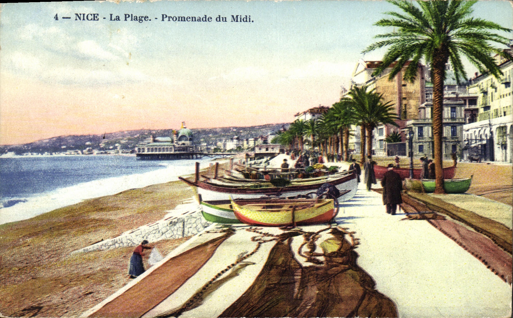 CPA Nice La Plage Promenade du Midi Bateaux de peche