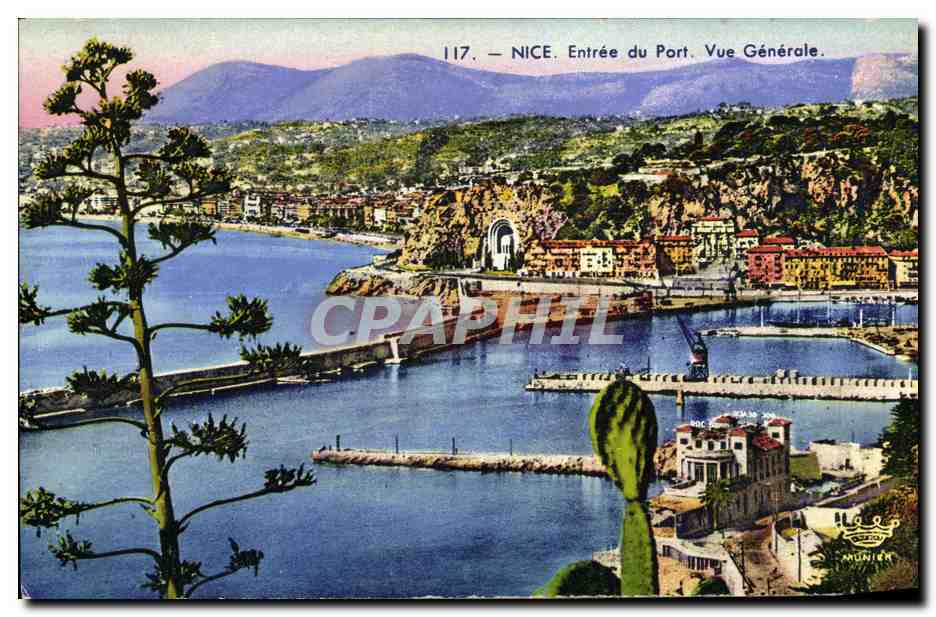 CPA Nice Entree du Port Vue Generale
