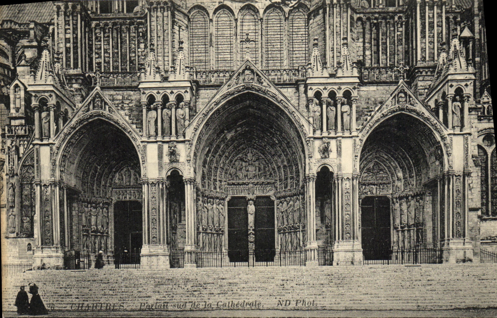 Chartres — Portail sud de la Cathédrale — ND Phot.