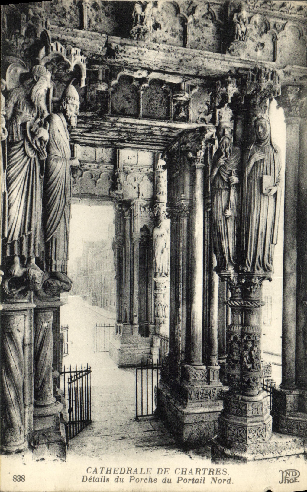 CPA Cathedrale de Chartres Details du Proche du Portail Nord