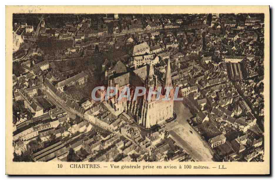 CPA Chartres Vue generale prise en avion a 100 metres