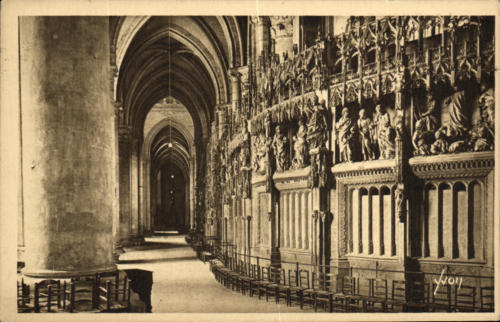 Intérieur de la Cathédrale - Le Déambulatoire — Les Éditions d'Art Yvon, n° 4017