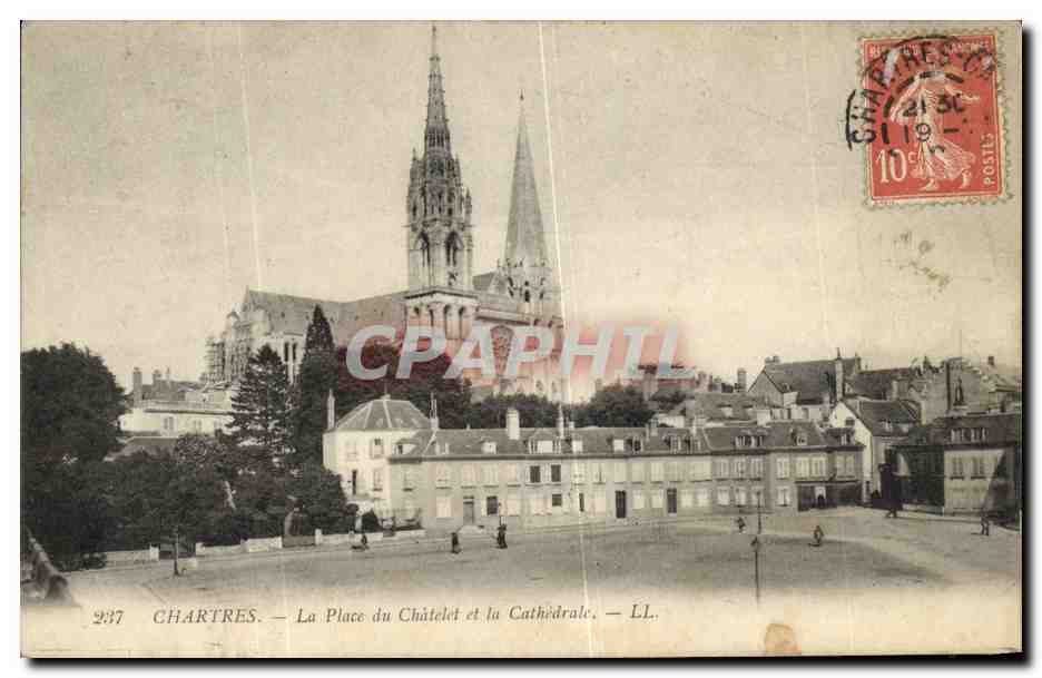CPA Chartres La Place du Chatelet et la Cathedrale