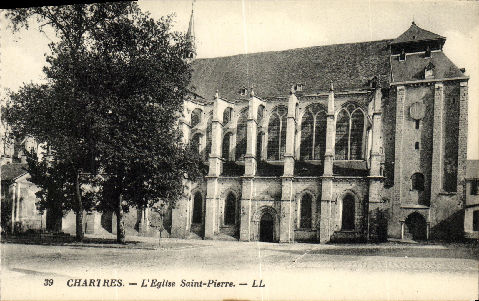 Charières — L'Église Saint-Pierre — LL