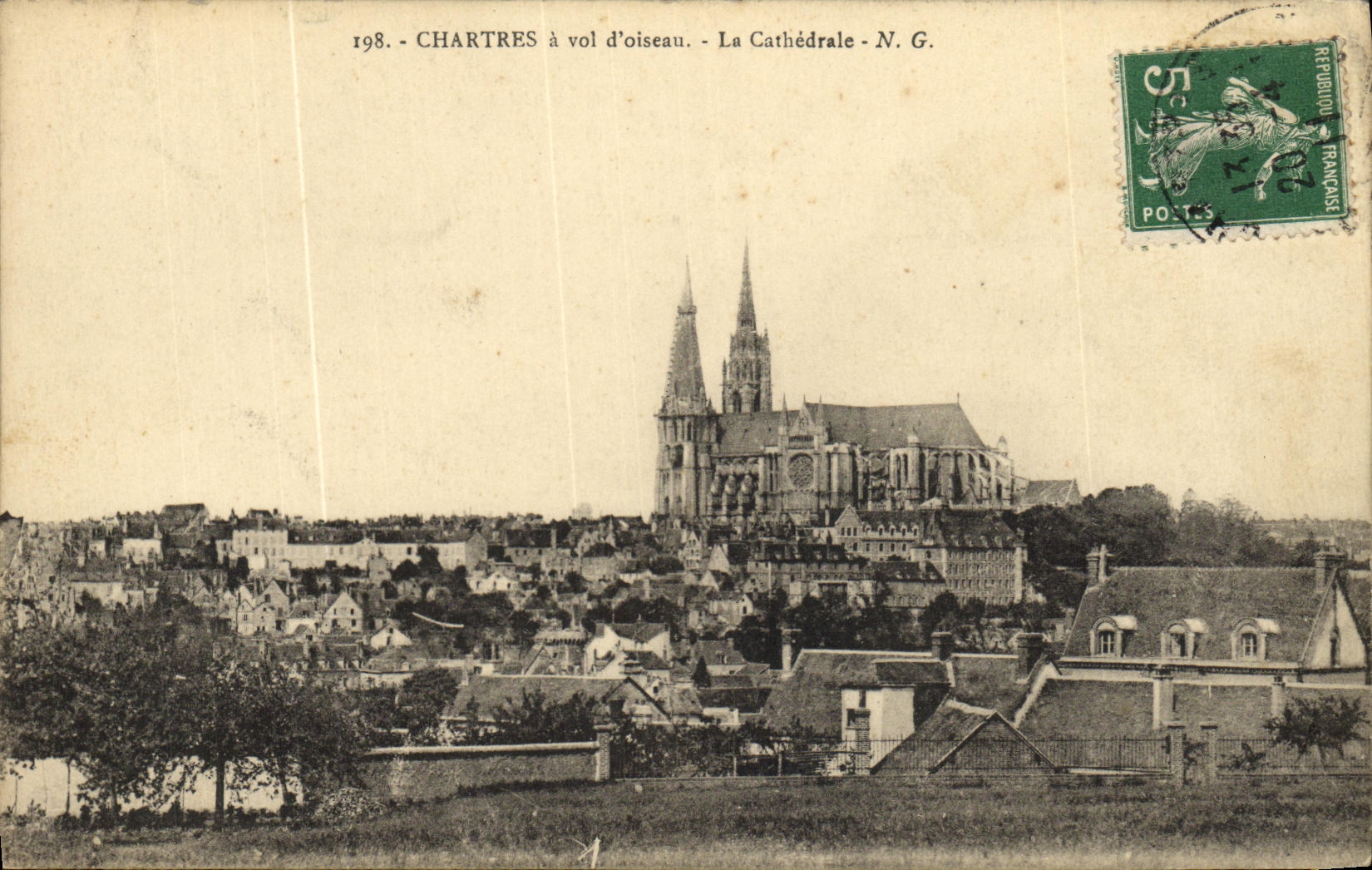 Chartres à vol d'oiseau — La Cathédrale — N.G.