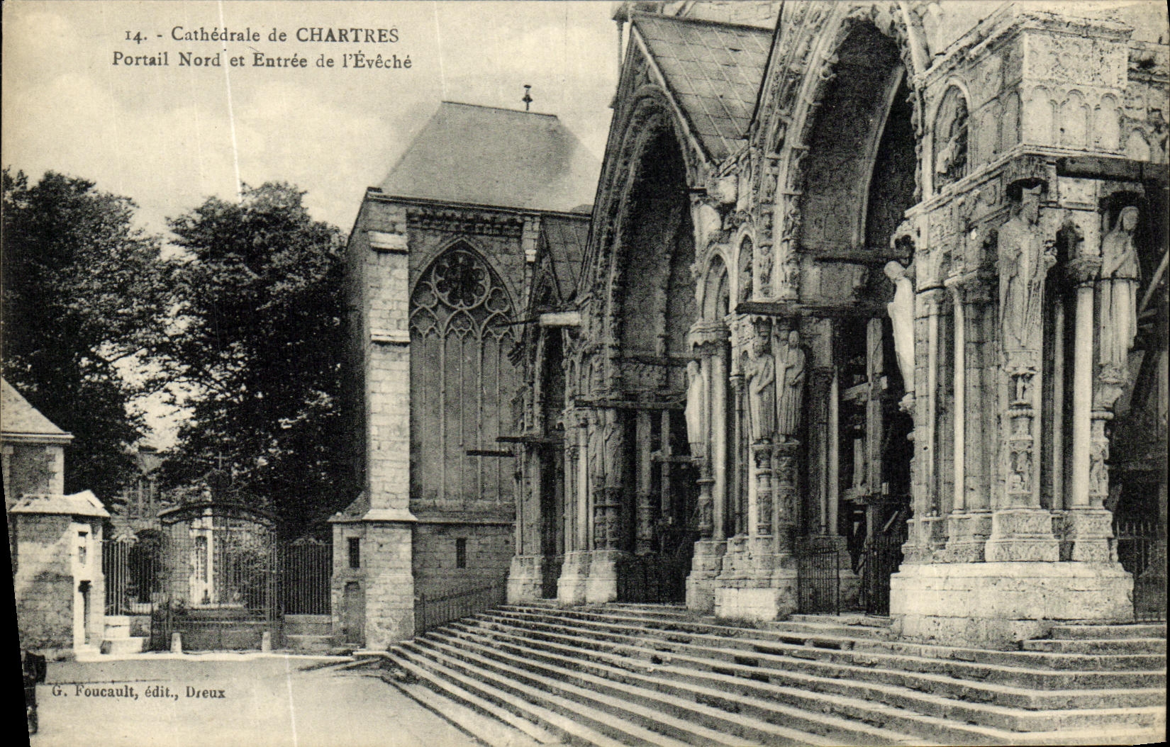 CPA Cathedrale de Chartres Portail Nord et Entree de l Eveche