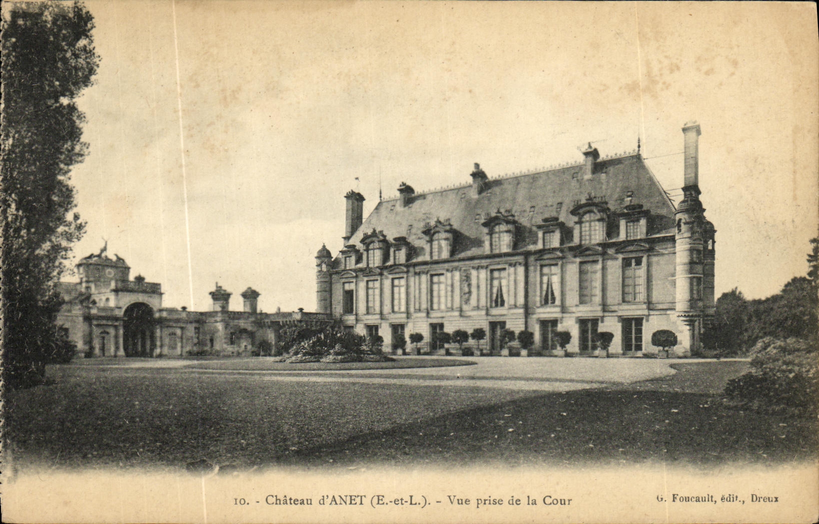 Château d'Anet (E-et-L.) — Vue prise de la Cour — G. Foucault, édit., Dreux