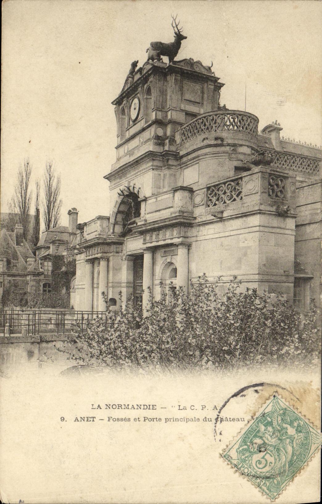 Anet — Fossés et Porte principale du Château — La C.P.A. n°9