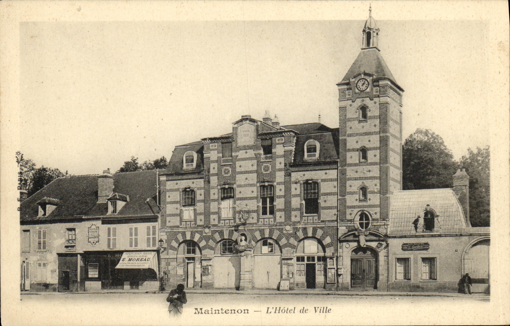 Maintenon — L'Hôtel de Ville — Éditeur E. Moreau