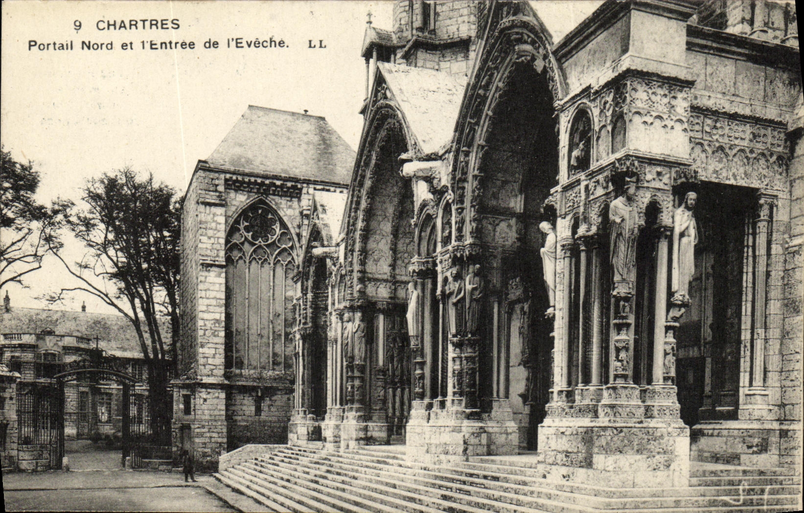 Chartres — Portail Nord et l'Entrée de l'Évêché — LL